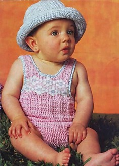 Детский комбинезон и панамка